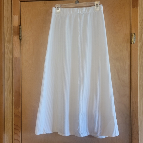 White Skirt - Picture 3 of 3